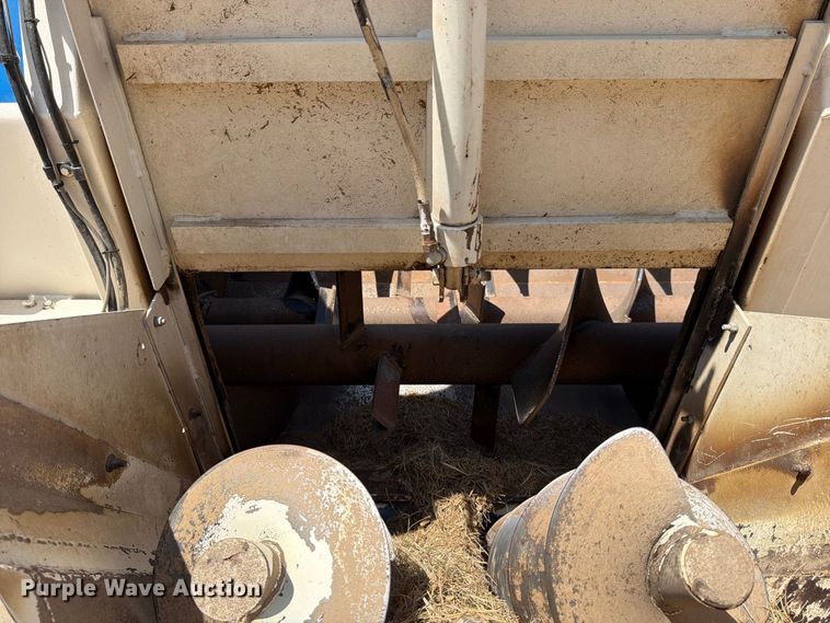 image for item EP7561 1987 Ford LN375 feed mixer truck
