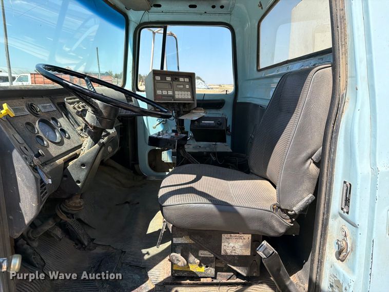 image for item EP7561 1987 Ford LN375 feed mixer truck