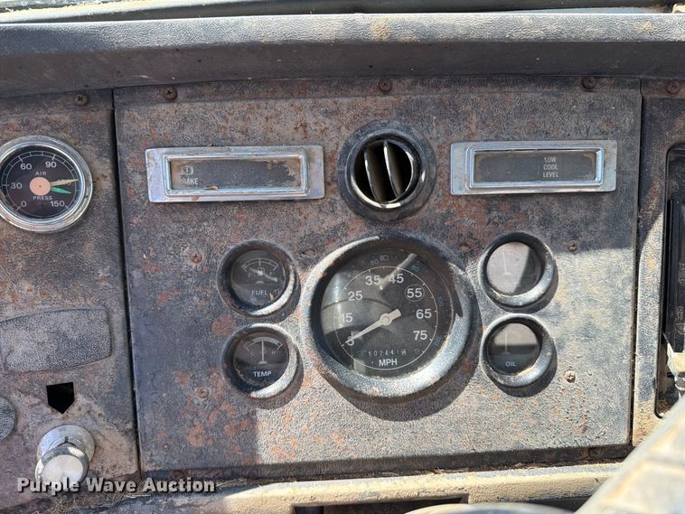 image for item EP7561 1987 Ford LN375 feed mixer truck