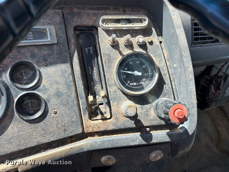 image for item EP7561 1987 Ford LN375 feed mixer truck