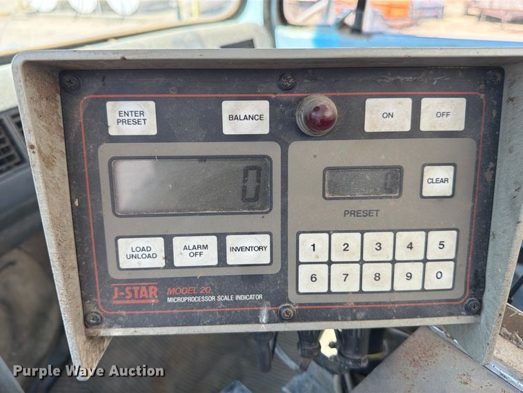 image for item EP7561 1987 Ford LN375 feed mixer truck