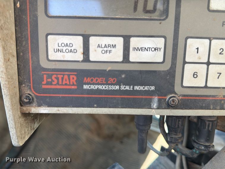 image for item EP7561 1987 Ford LN375 feed mixer truck