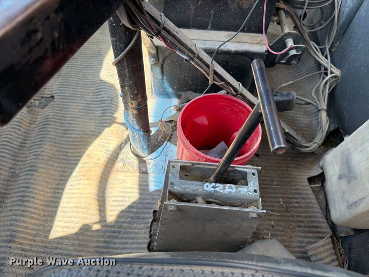 image for item EP7561 1987 Ford LN375 feed mixer truck
