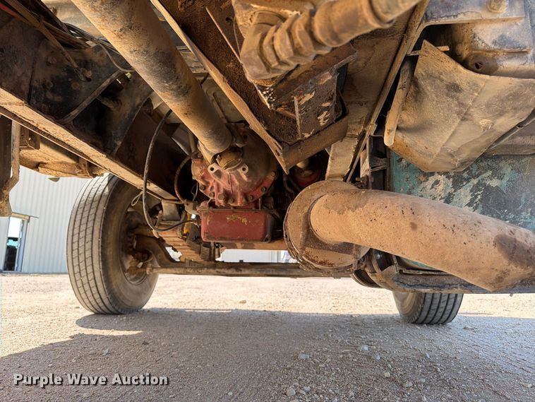 image for item EP7561 1987 Ford LN375 feed mixer truck