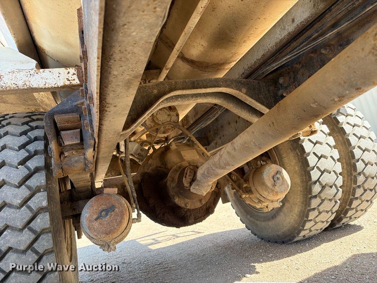 image for item EP7561 1987 Ford LN375 feed mixer truck