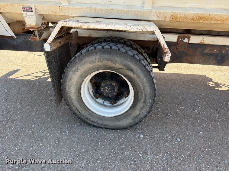 image for item EP7561 1987 Ford LN375 feed mixer truck