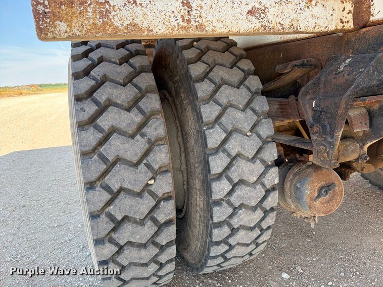image for item EP7561 1987 Ford LN375 feed mixer truck
