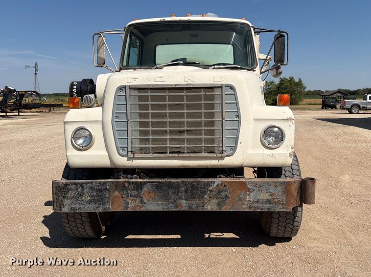 image for item EP7562 1978 Ford LN7000 feed mixer truck