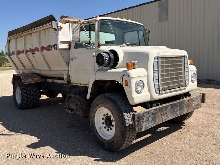 image for item EP7562 1978 Ford LN7000 feed mixer truck
