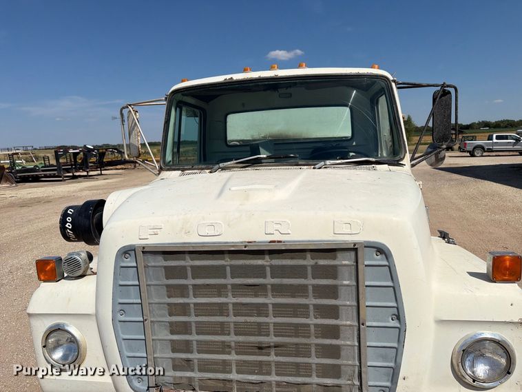 image for item EP7562 1978 Ford LN7000 feed mixer truck
