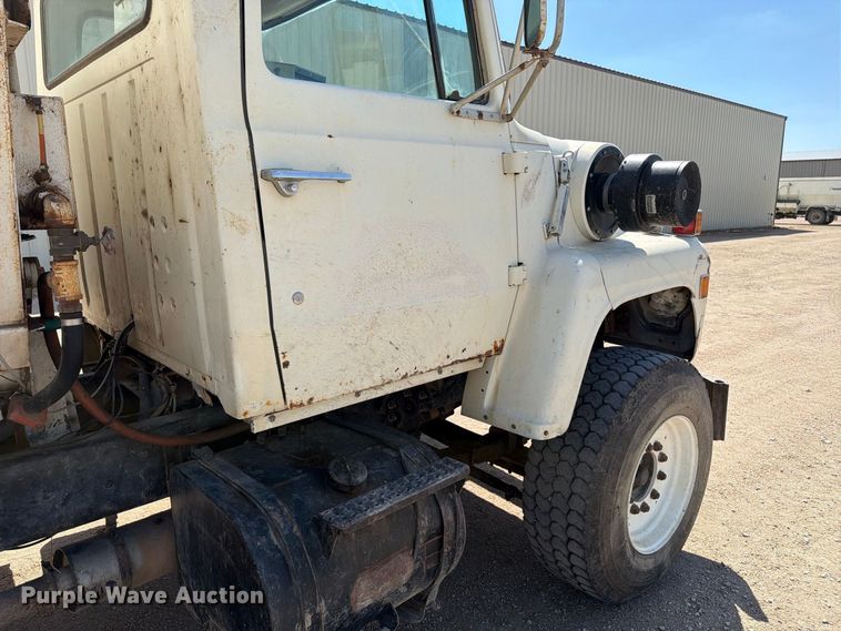 image for item EP7562 1978 Ford LN7000 feed mixer truck