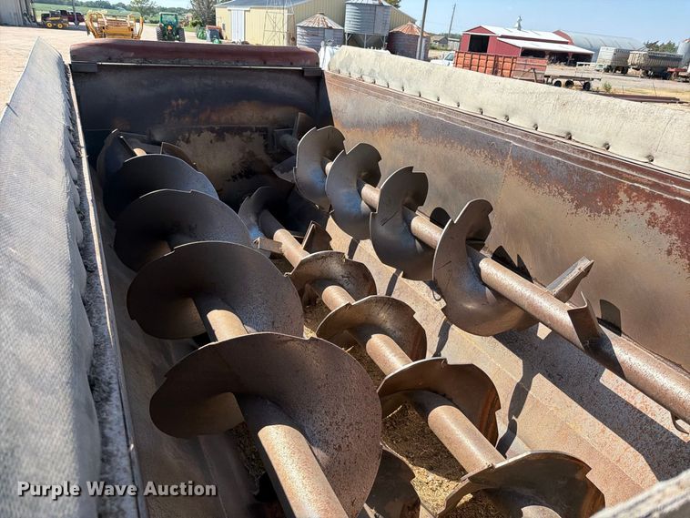 image for item EP7562 1978 Ford LN7000 feed mixer truck