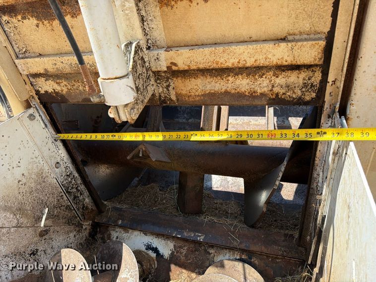 image for item EP7562 1978 Ford LN7000 feed mixer truck