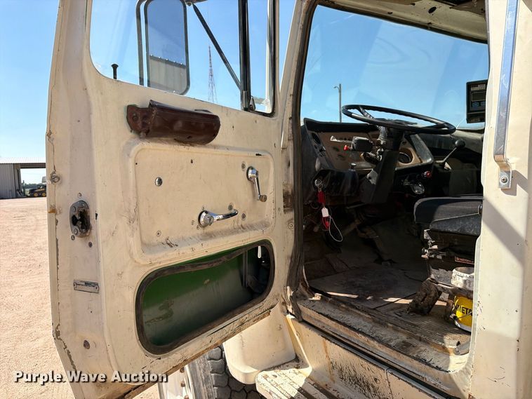 image for item EP7562 1978 Ford LN7000 feed mixer truck