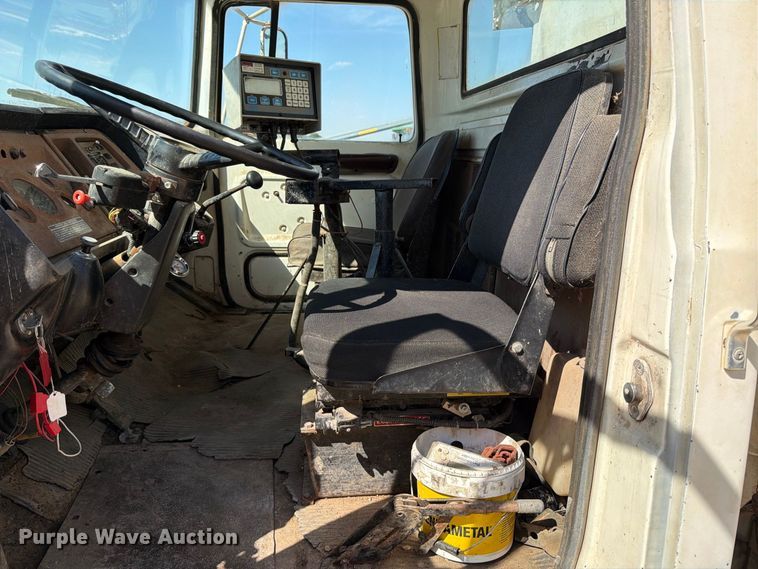 image for item EP7562 1978 Ford LN7000 feed mixer truck