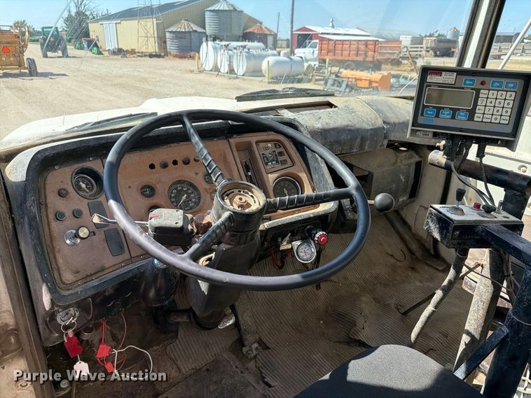 image for item EP7562 1978 Ford LN7000 feed mixer truck