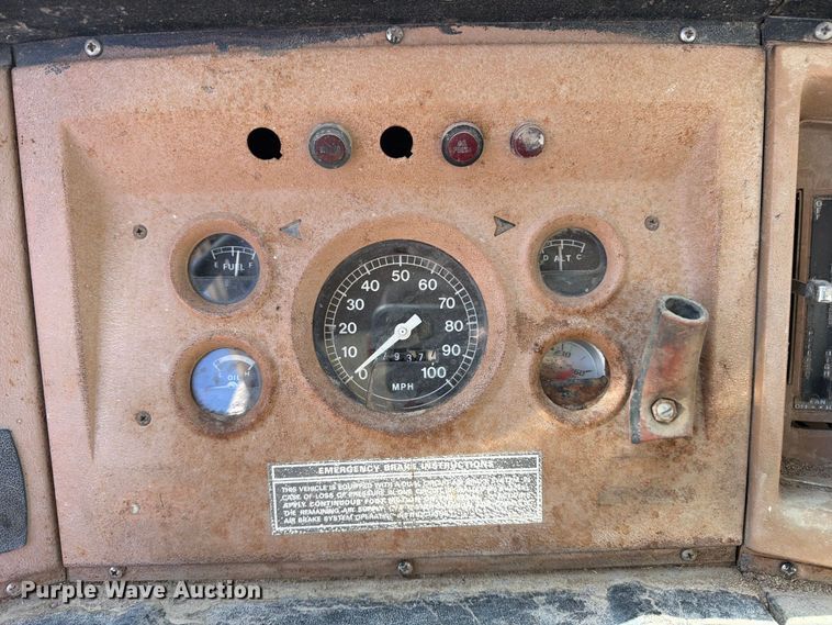 image for item EP7562 1978 Ford LN7000 feed mixer truck