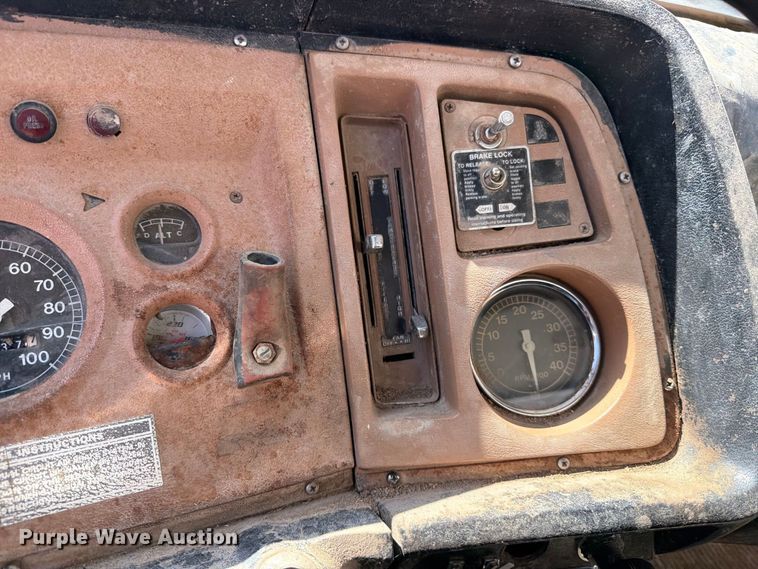 image for item EP7562 1978 Ford LN7000 feed mixer truck
