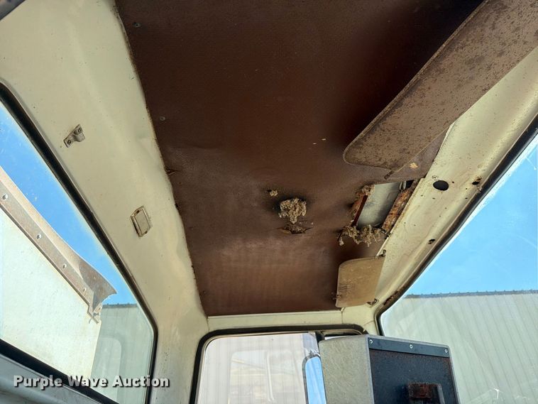 image for item EP7562 1978 Ford LN7000 feed mixer truck