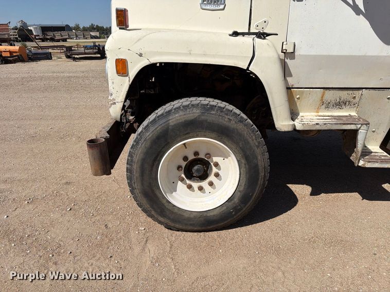 image for item EP7562 1978 Ford LN7000 feed mixer truck