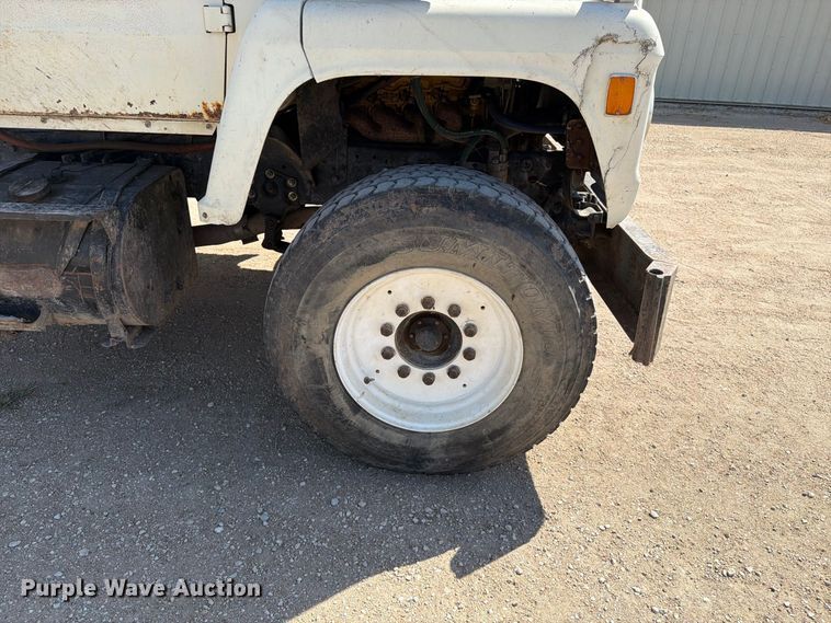 image for item EP7562 1978 Ford LN7000 feed mixer truck