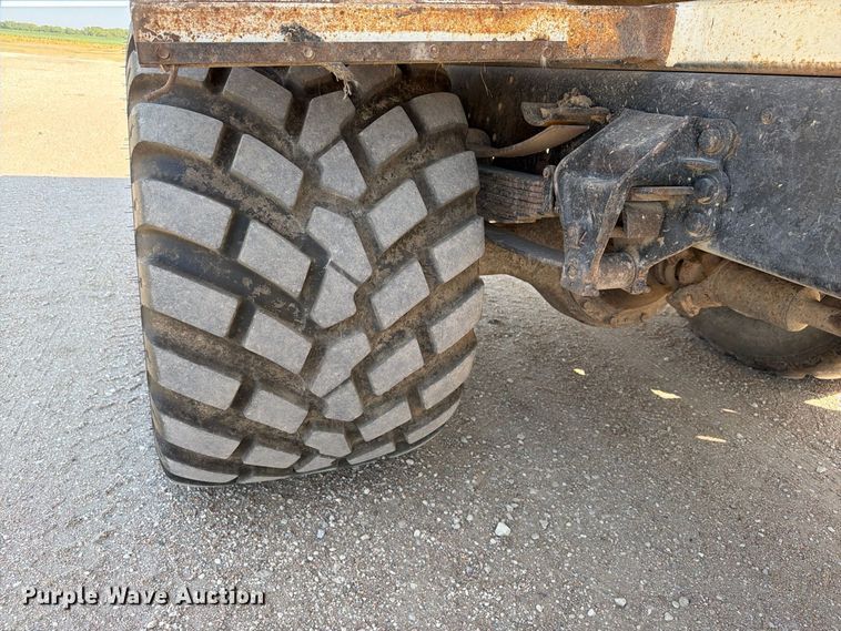 image for item EP7562 1978 Ford LN7000 feed mixer truck