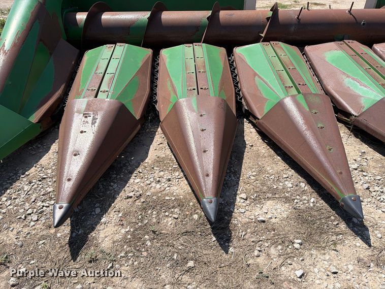 image for item EP7569 John Deere 853A all-crop head