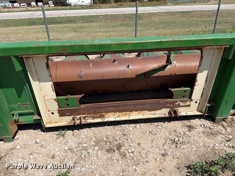 image for item EP7569 John Deere 853A all-crop head