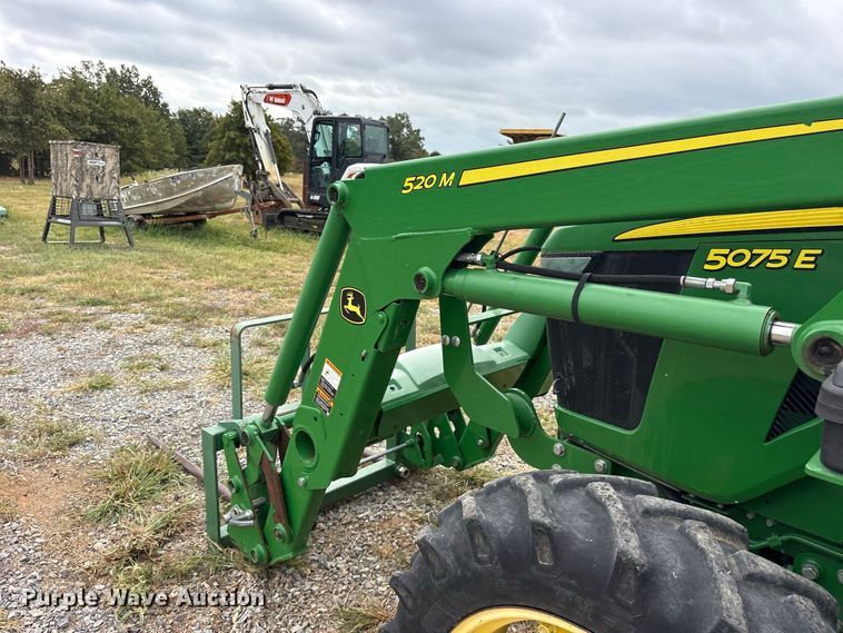 image for item ES8096 2019 John Deere 5075E MFWD tractor