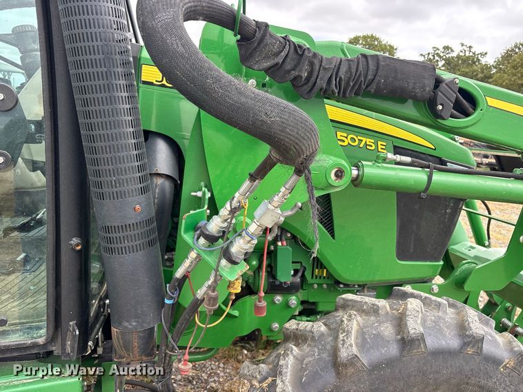 image for item ES8096 2019 John Deere 5075E MFWD tractor