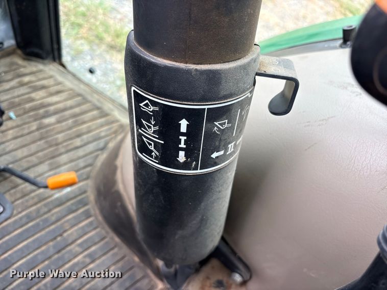 image for item ES8096 2019 John Deere 5075E MFWD tractor