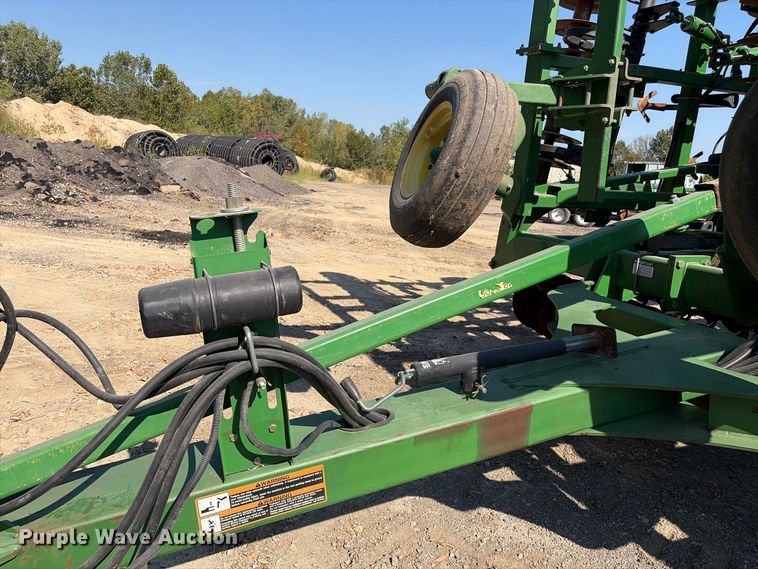 0 John Deere 2310