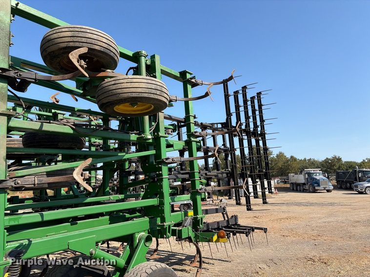 0 John Deere 2310