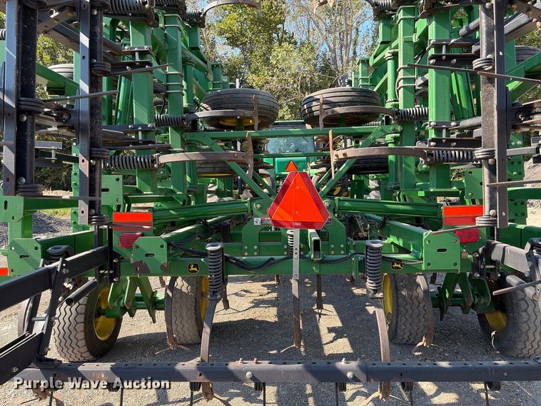 0 John Deere 2310