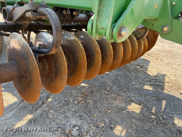 0 John Deere 2310