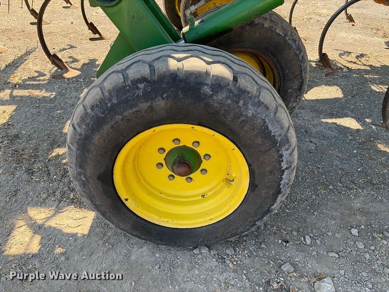 0 John Deere 2310