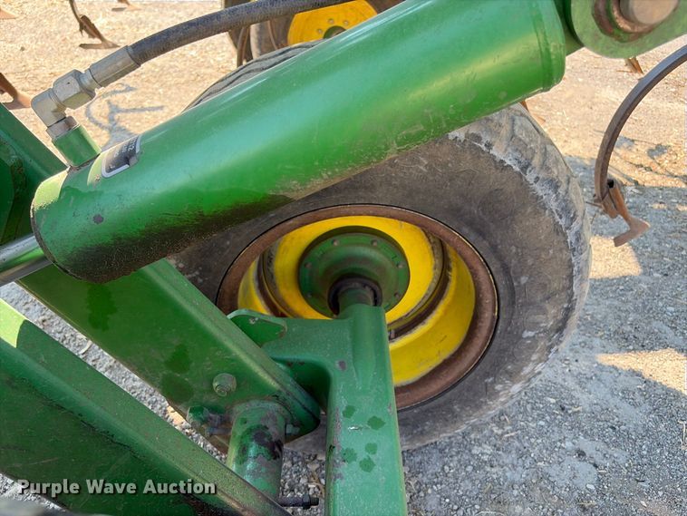 0 John Deere 2310