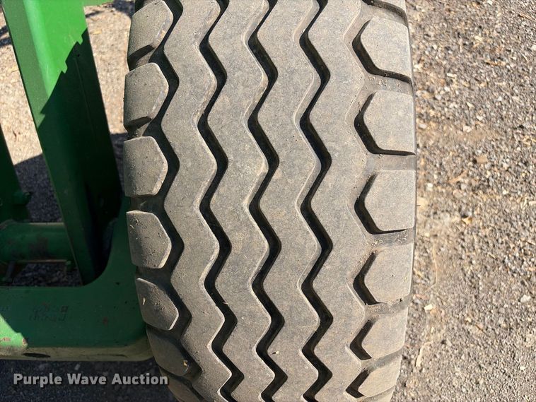 0 John Deere 2310
