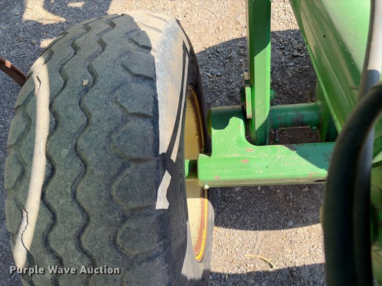 0 John Deere 2310