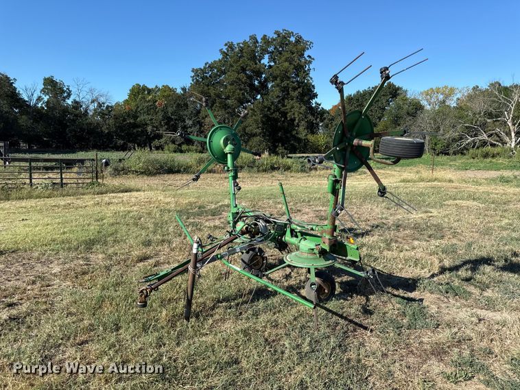 John Deere hay tedder