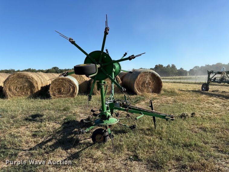 image for item EV6140 John Deere hay tedder