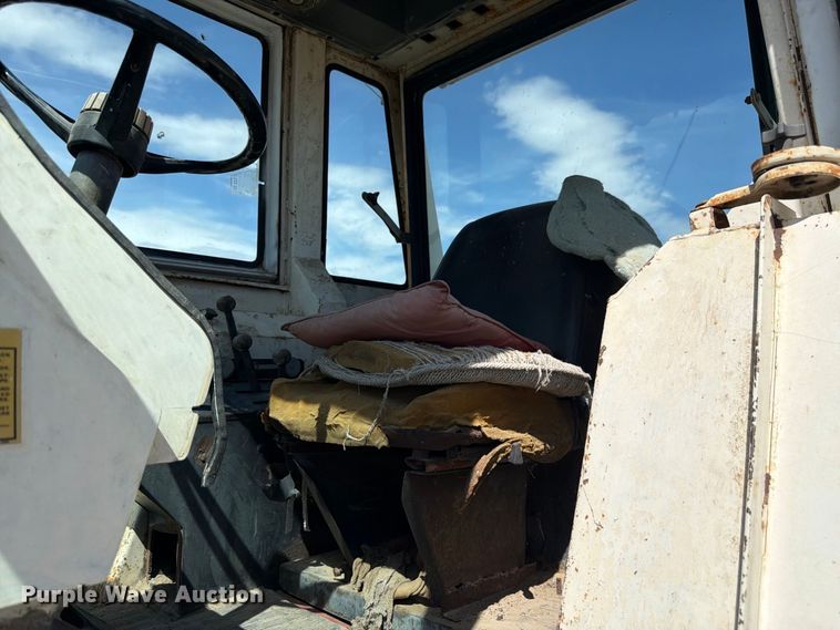 image for item EW2202 1976 Case 1370 tractor