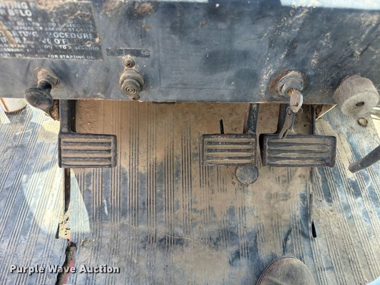 image for item EW2202 1976 Case 1370 tractor