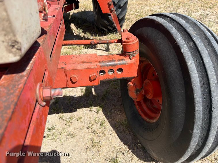 image for item EW2202 1976 Case 1370 tractor
