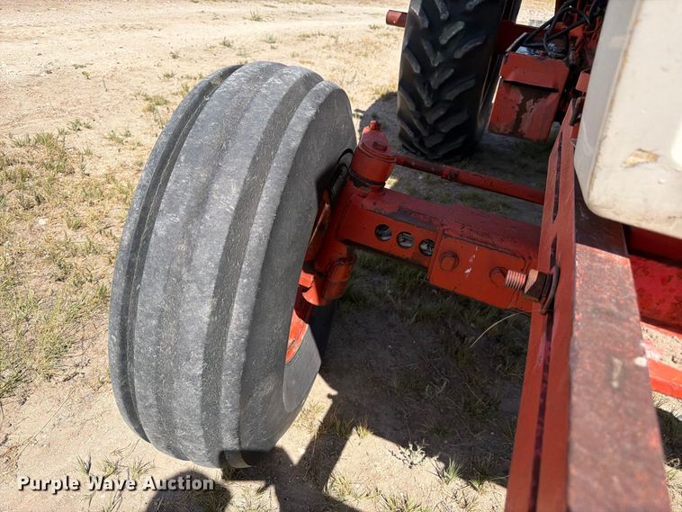 image for item EW2202 1976 Case 1370 tractor