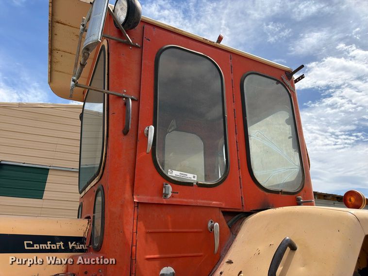 image for item EW2204 Case 930 tractor