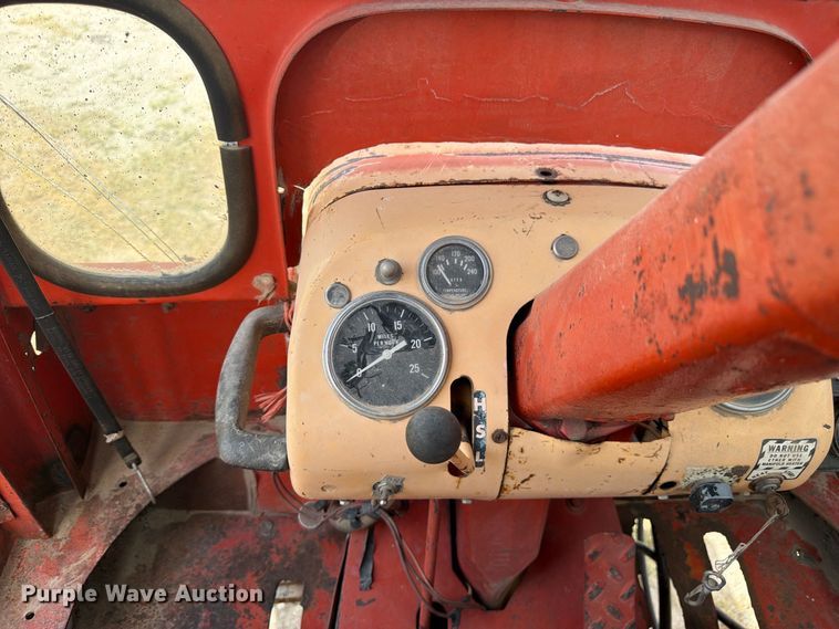 image for item EW2204 Case 930 tractor
