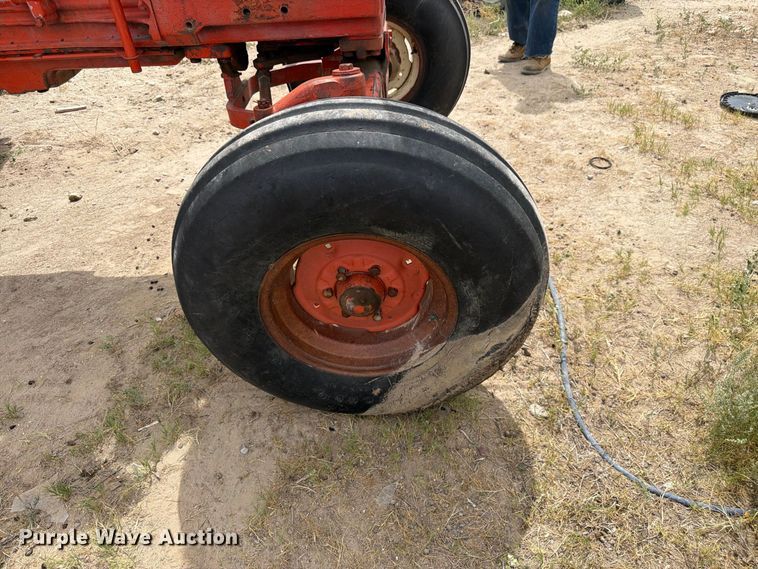 image for item EW2205 1976 Case 970 tractor