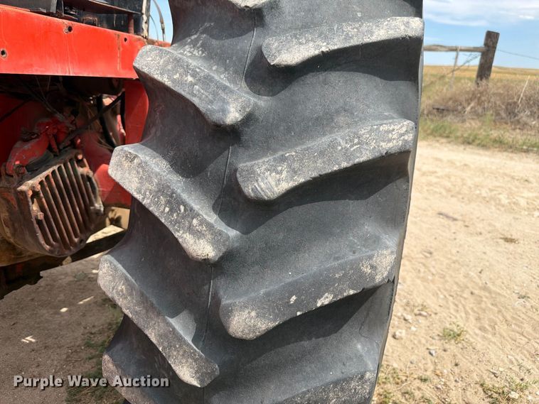 image for item EW2205 1976 Case 970 tractor