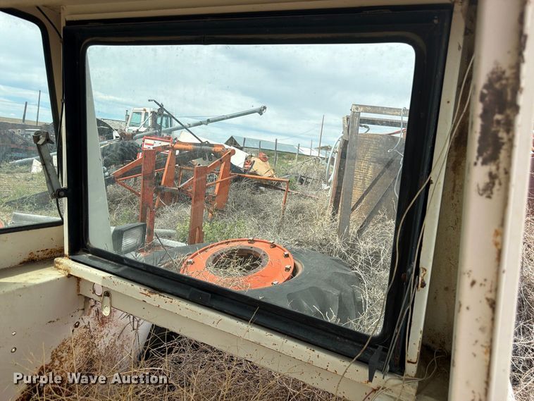 image for item EW2205 1976 Case 970 tractor